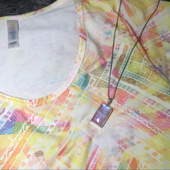 LuLaRoe Classic Tee 💛 Colorful Geometric Pattern - Picture 4 of 6